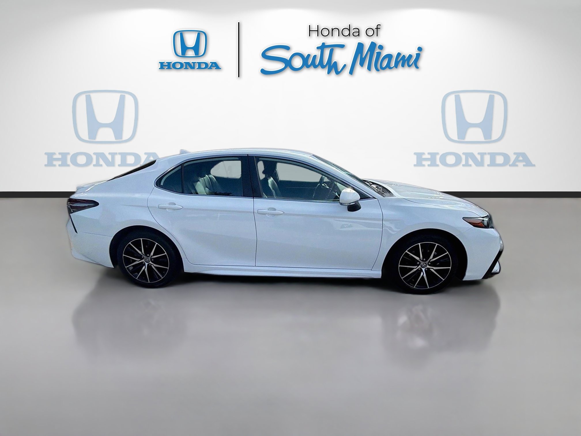 Used 2023 Toyota Camry SE FWD image 8