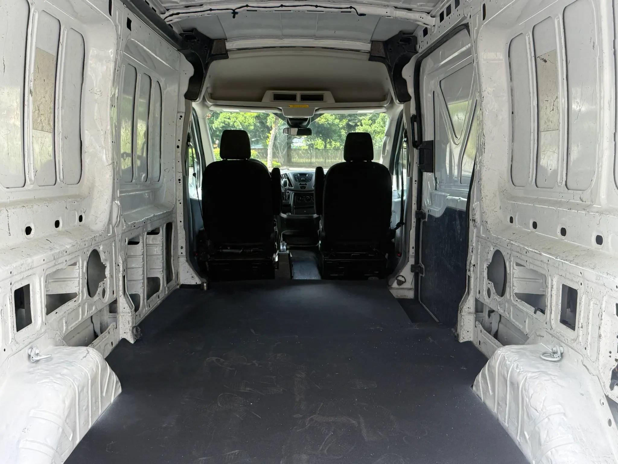 Used 2018 Ford Transit 250 148 Medium Roof RWD image 3