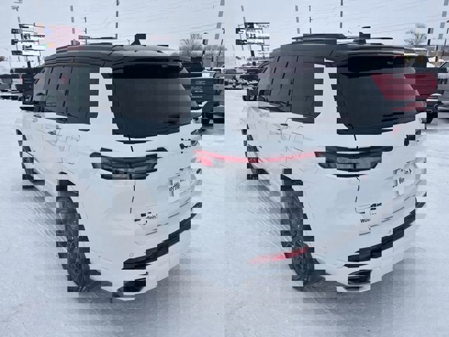 Used 2023 Jeep Grand Cherokee L Summit w/ Advanced Protech Group IV image 5