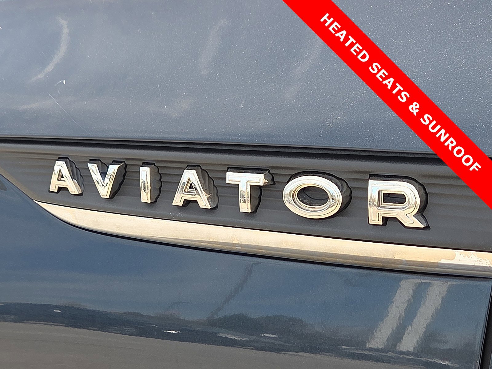 Used 2023 Lincoln Aviator Reserve w/ Equipment Group 201A image 8