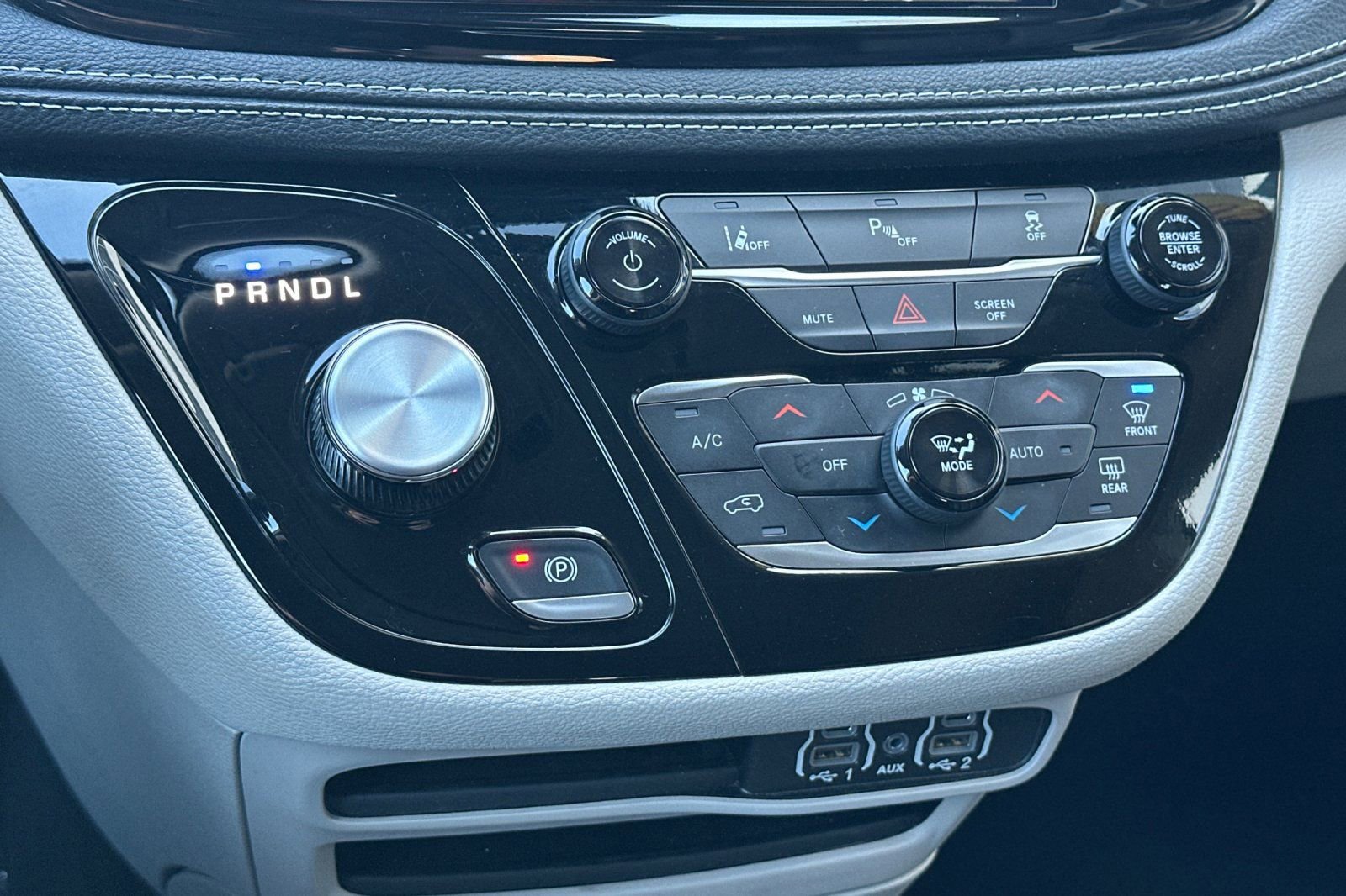 Used 2024 Chrysler Pacifica Select image 26