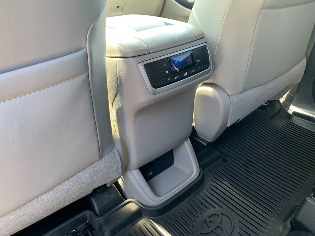 Used 2019 Toyota Highlander Limited image 15