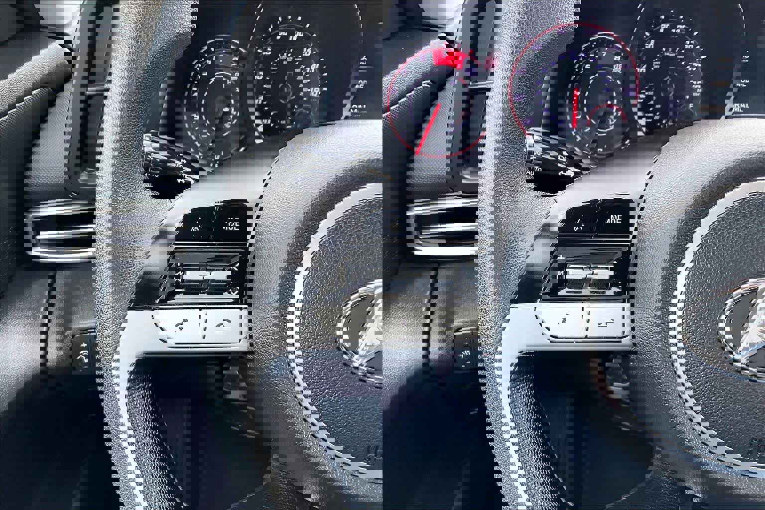 Used 2023 Hyundai Elantra SEL w/ Preferred Accessory Package image 23