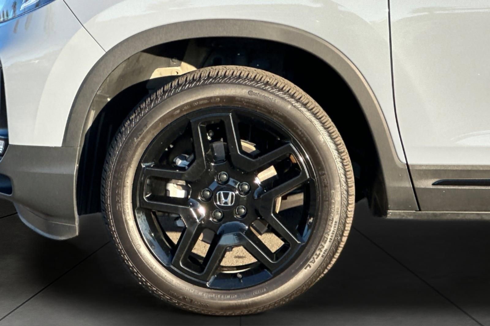 Used 2025 Honda Passport Black Edition image 5