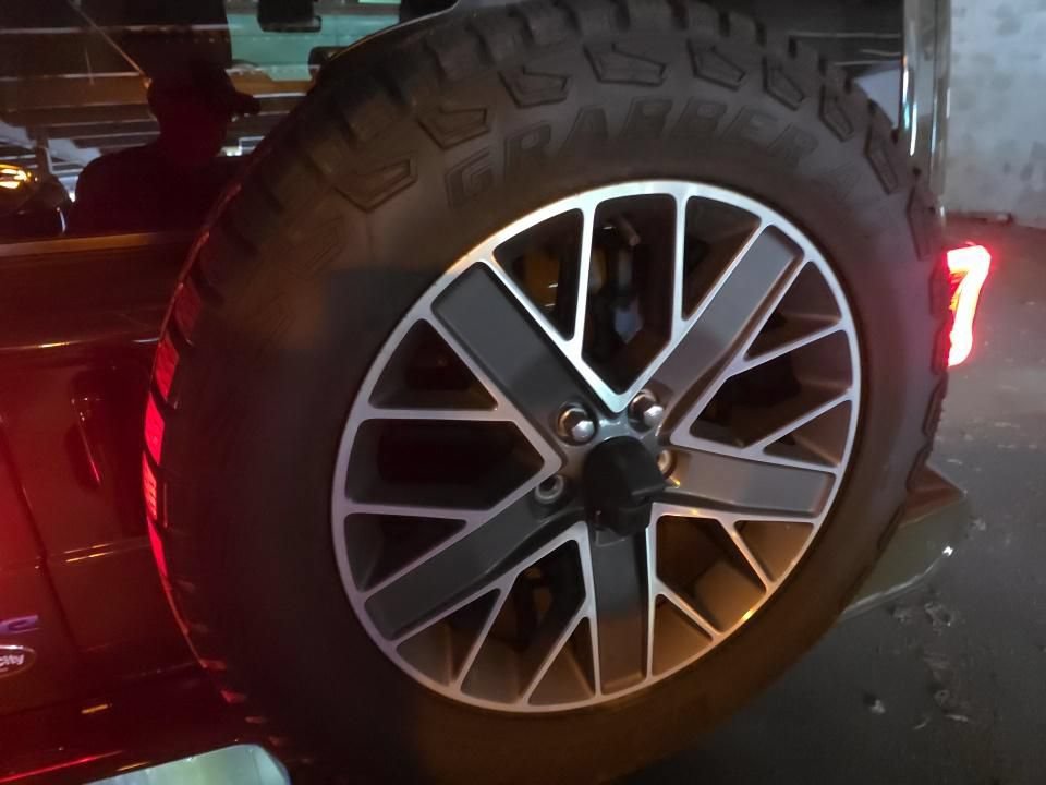 Used 2024 Jeep Wrangler High Altitude AWD/4WD image 7