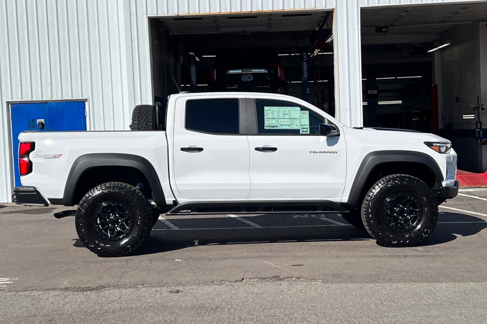 New 2026 Chevrolet Colorado ZR2 w/ ZR2 Bison Edition image 3