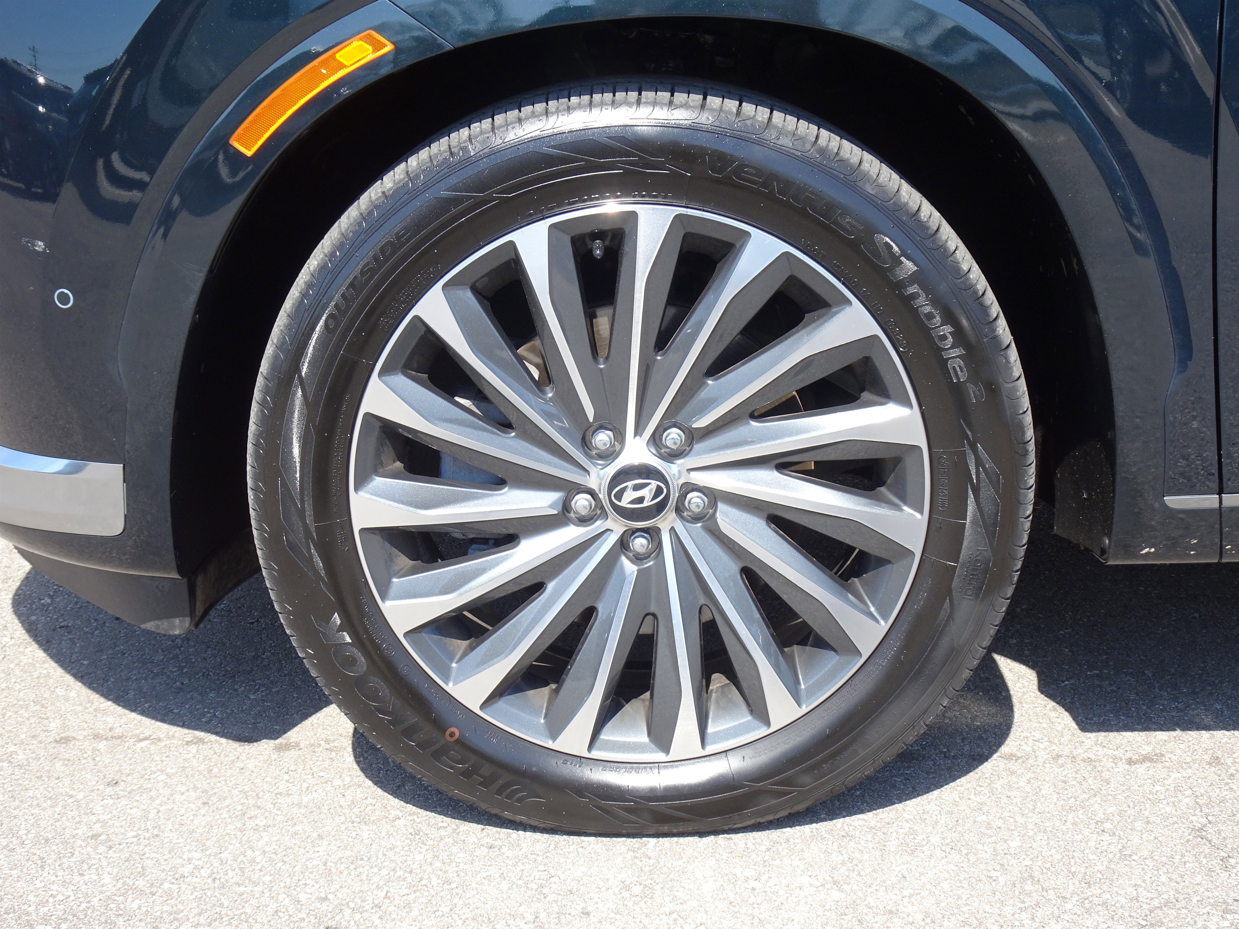 Used 2023 Hyundai Palisade Calligraphy image 32