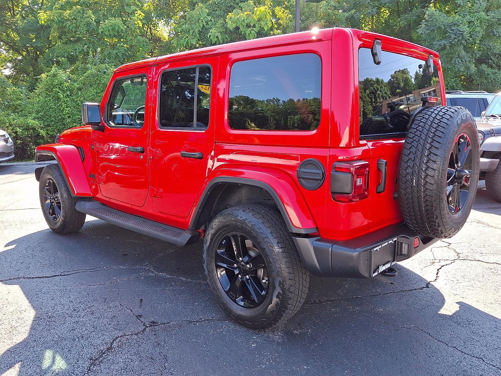 Certified 2022 Jeep Wrangler Unlimited Sahara AWD/4WD image 4