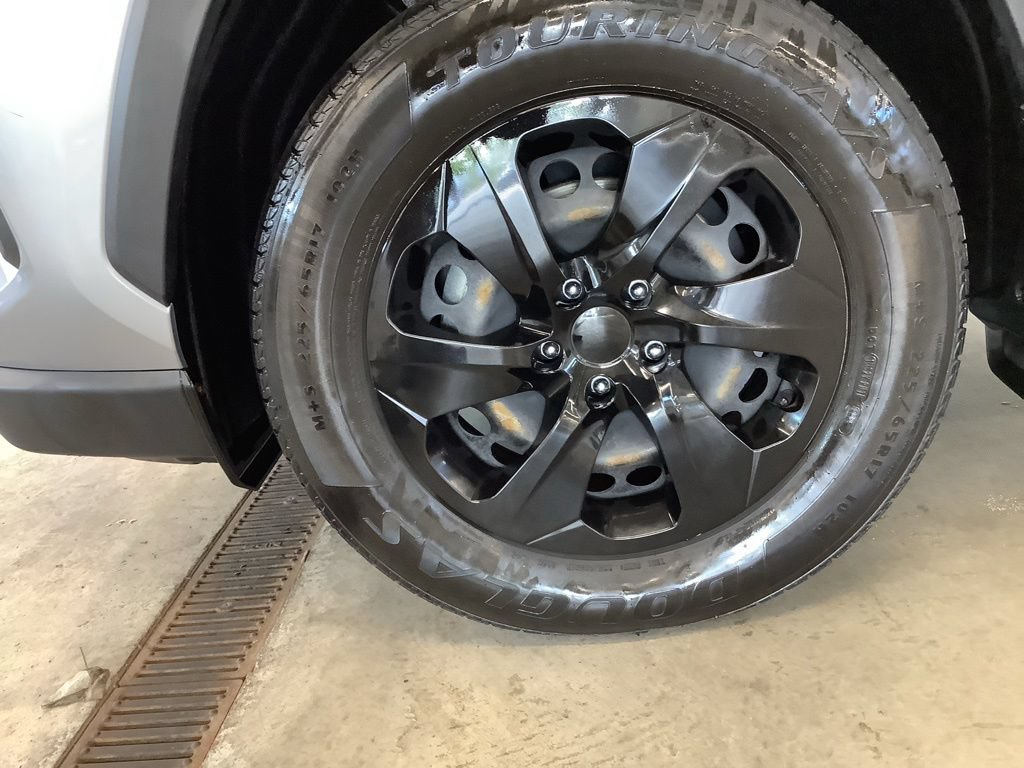 Used 2020 Toyota RAV4 LE w/ All Weather Liner Package AWD/4WD image 22