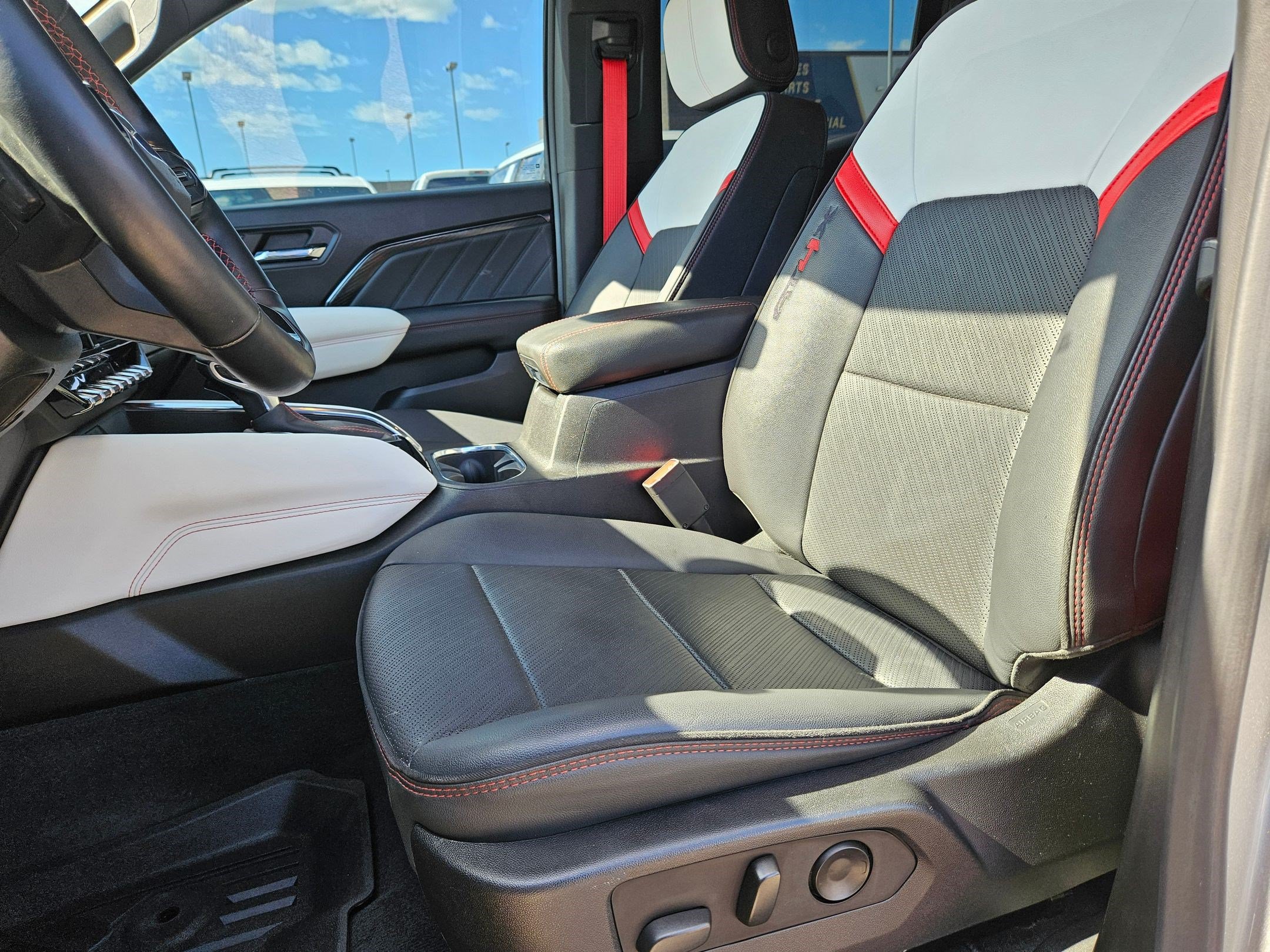 Used 2024 GMC Canyon AT4X AWD/4WD image 15
