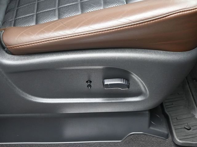 Used 2016 Nissan Titan Platinum Reserve image 35