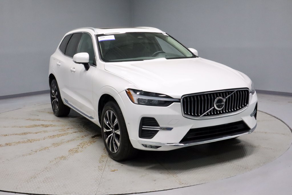 Used 2023 Volvo XC60 B5 Plus AWD/4WD image 1