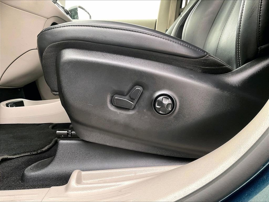 Used 2024 Chrysler Pacifica Touring-L FWD image 28
