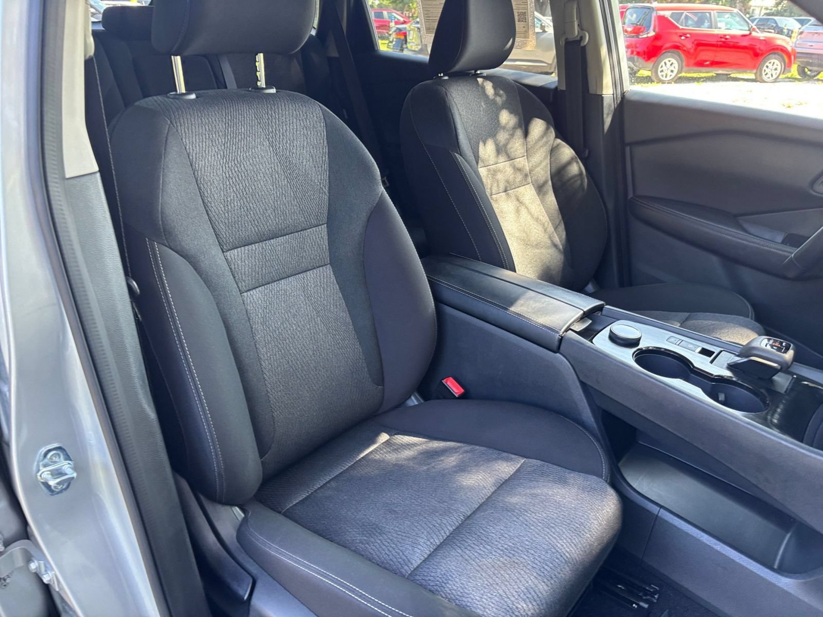 Used 2025 Nissan Rogue SV AWD/4WD image 37
