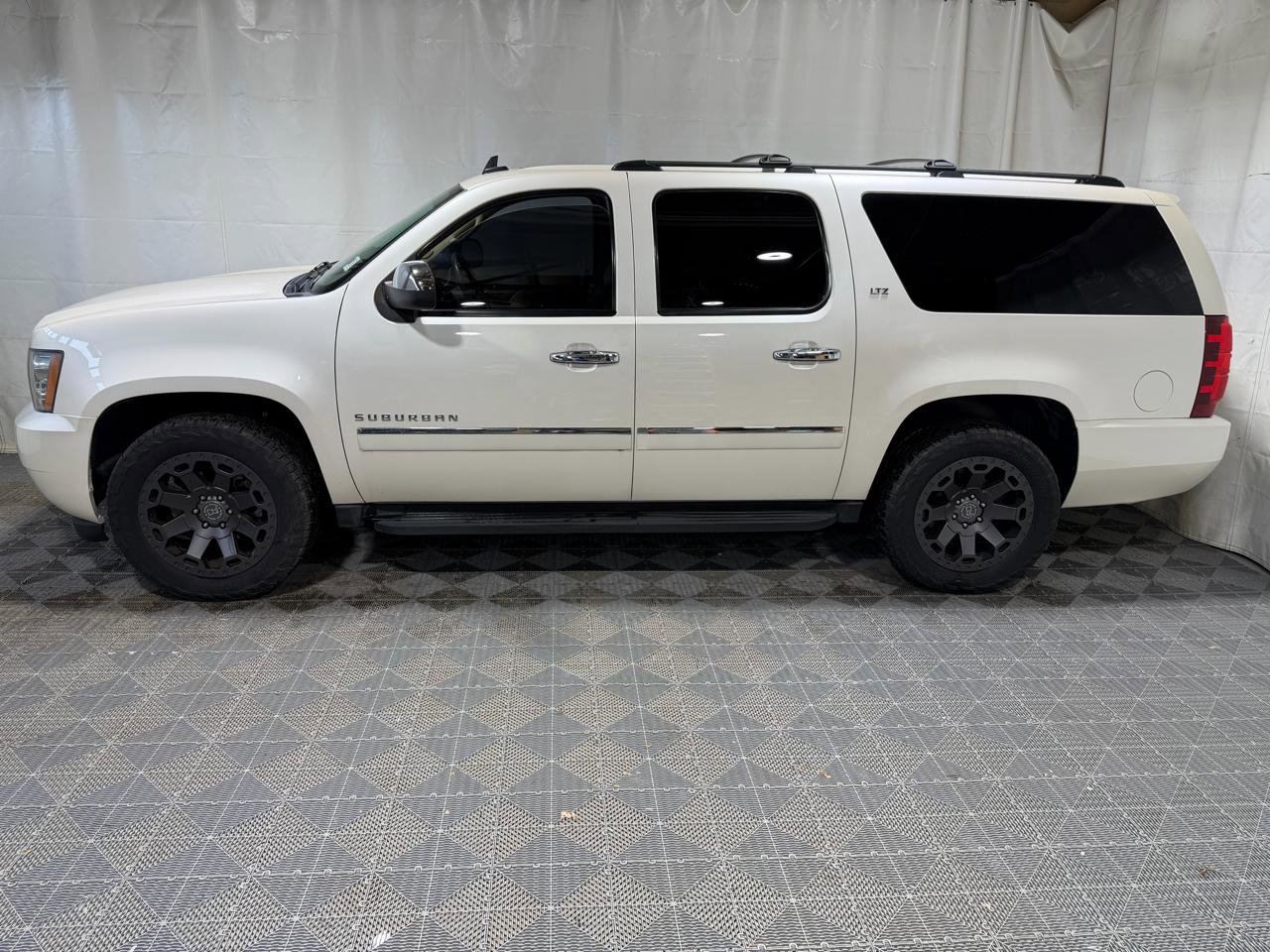 Used 2014 Chevrolet Suburban LTZ image 5