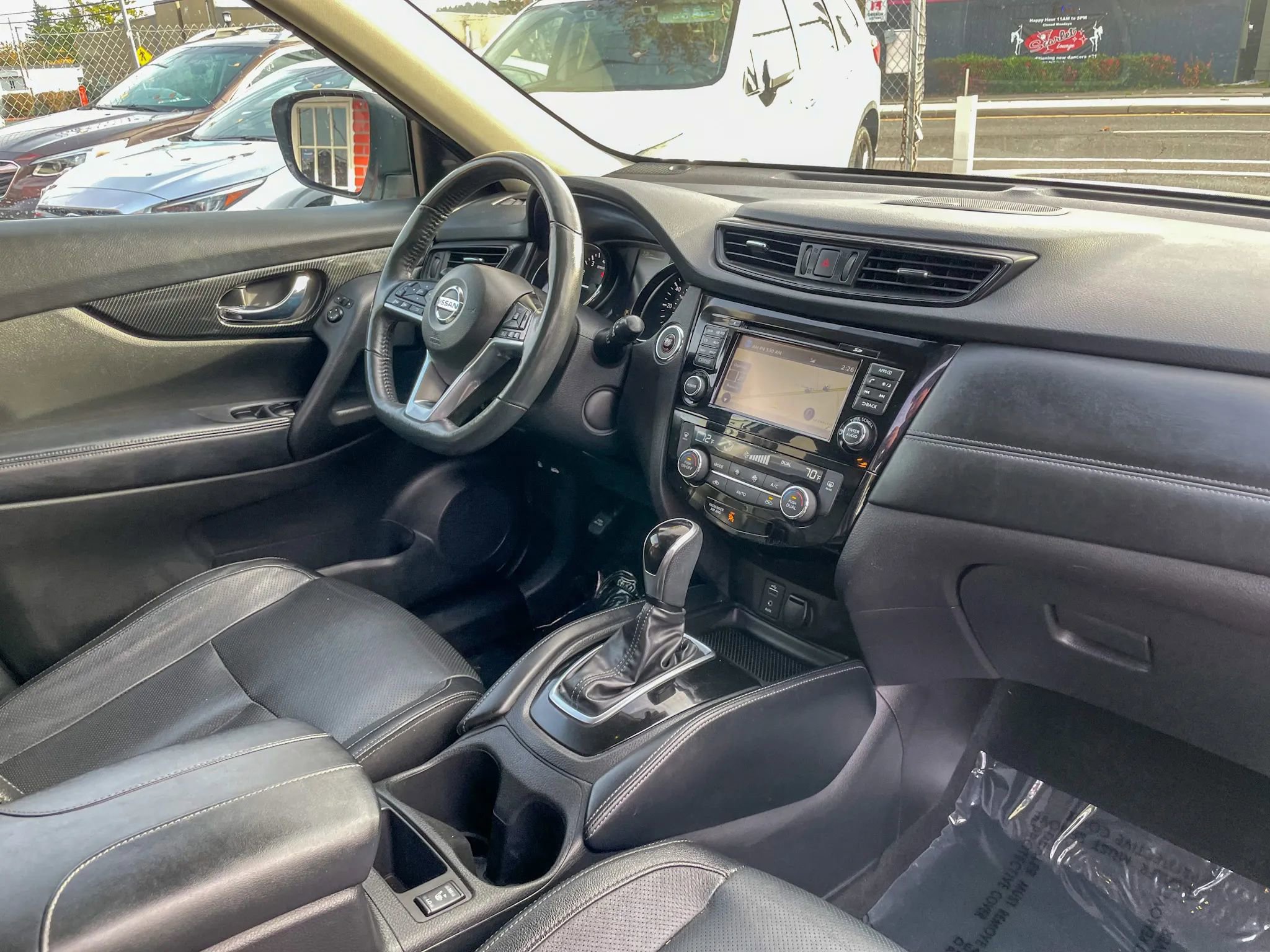 Used 2017 Nissan Rogue SL w/ SL Premium Package image 32