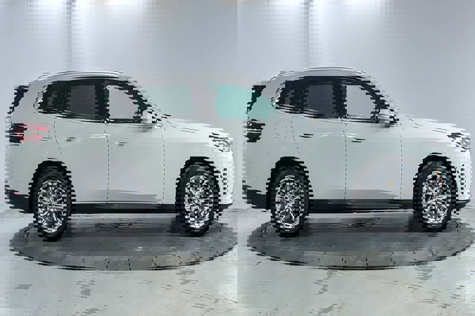 Used 2025 BMW X3 xDrive30i w/ Convenience Package image 8