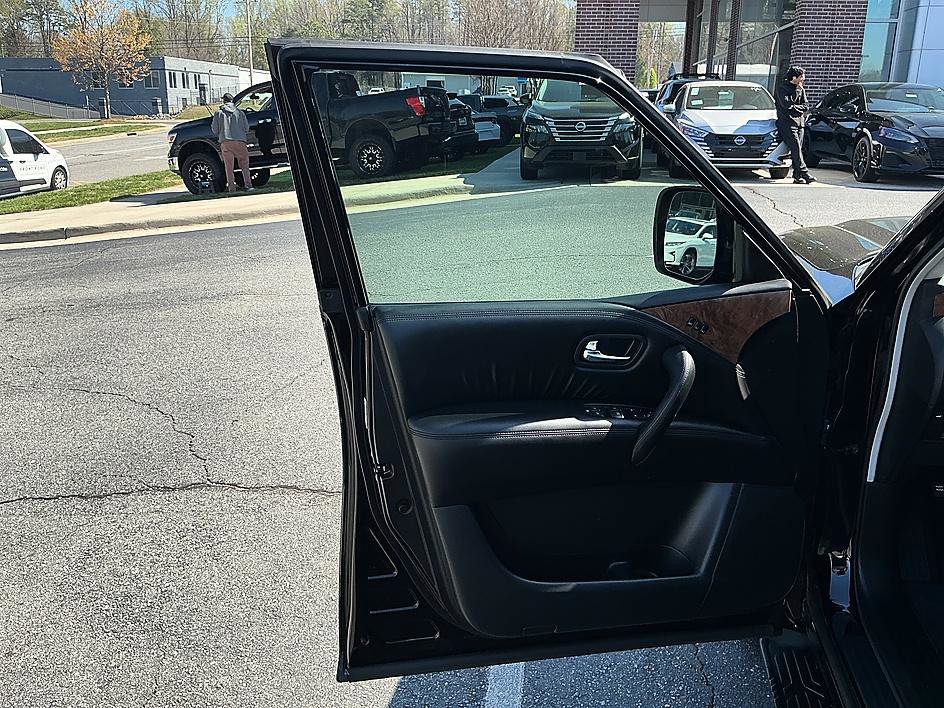 Used 2024 Nissan Armada SL image 11