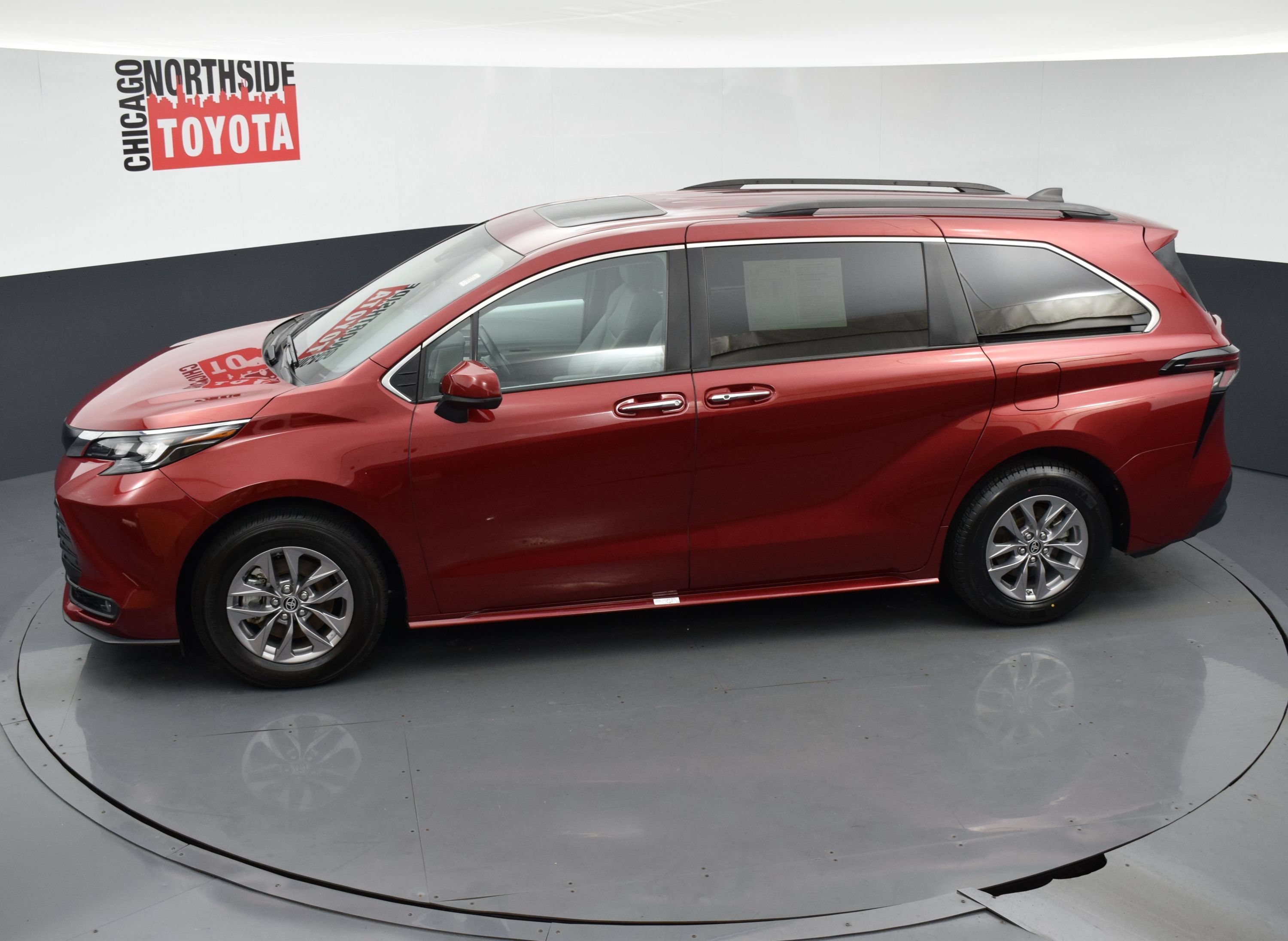 Used 2025 Toyota Sienna XLE FWD image 22