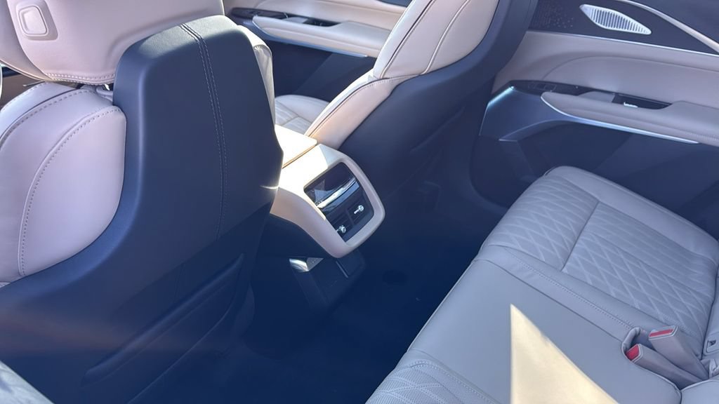 New 2026 Cadillac Lyriq Signature Luxury w/ Nappa Leather Package AWD/4WD image 30