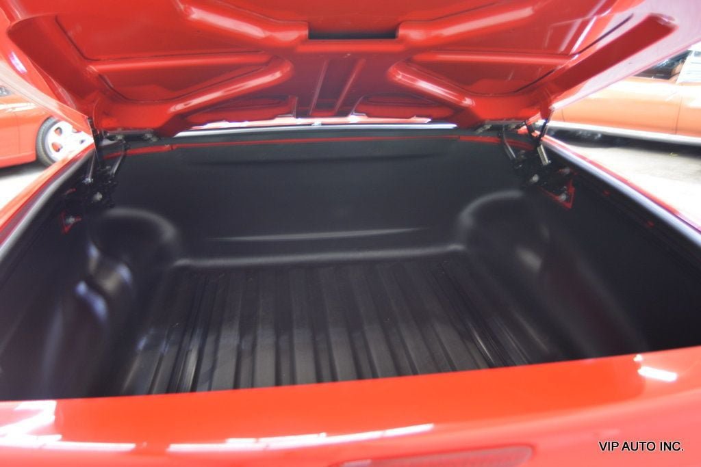 Used 2003 Chevrolet SSR w/ Preferred Equipment Group RWD image 28