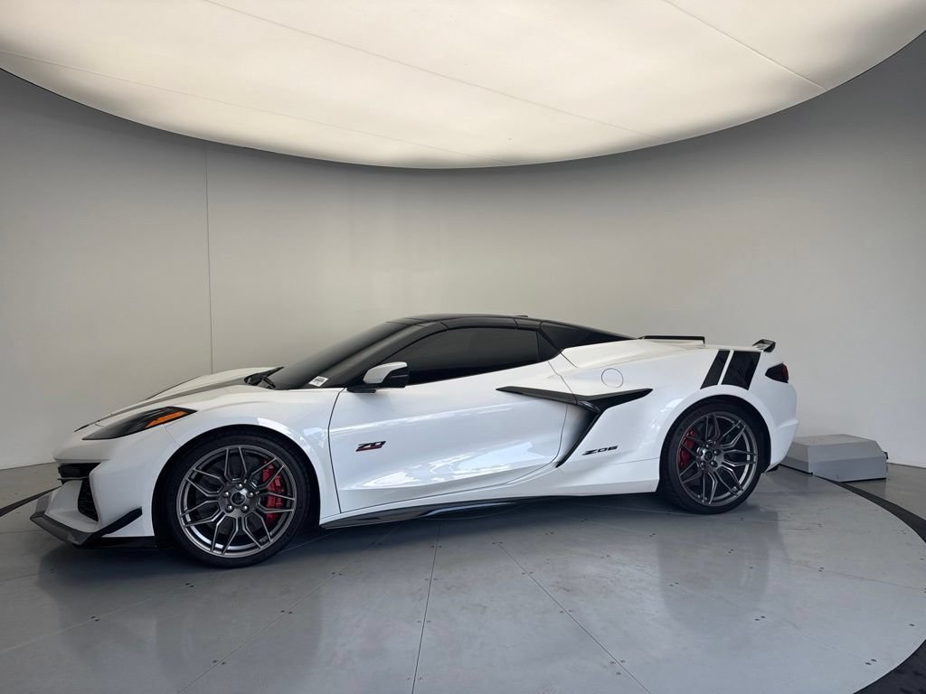 Used 2023 Chevrolet Corvette Z06 RWD image 2