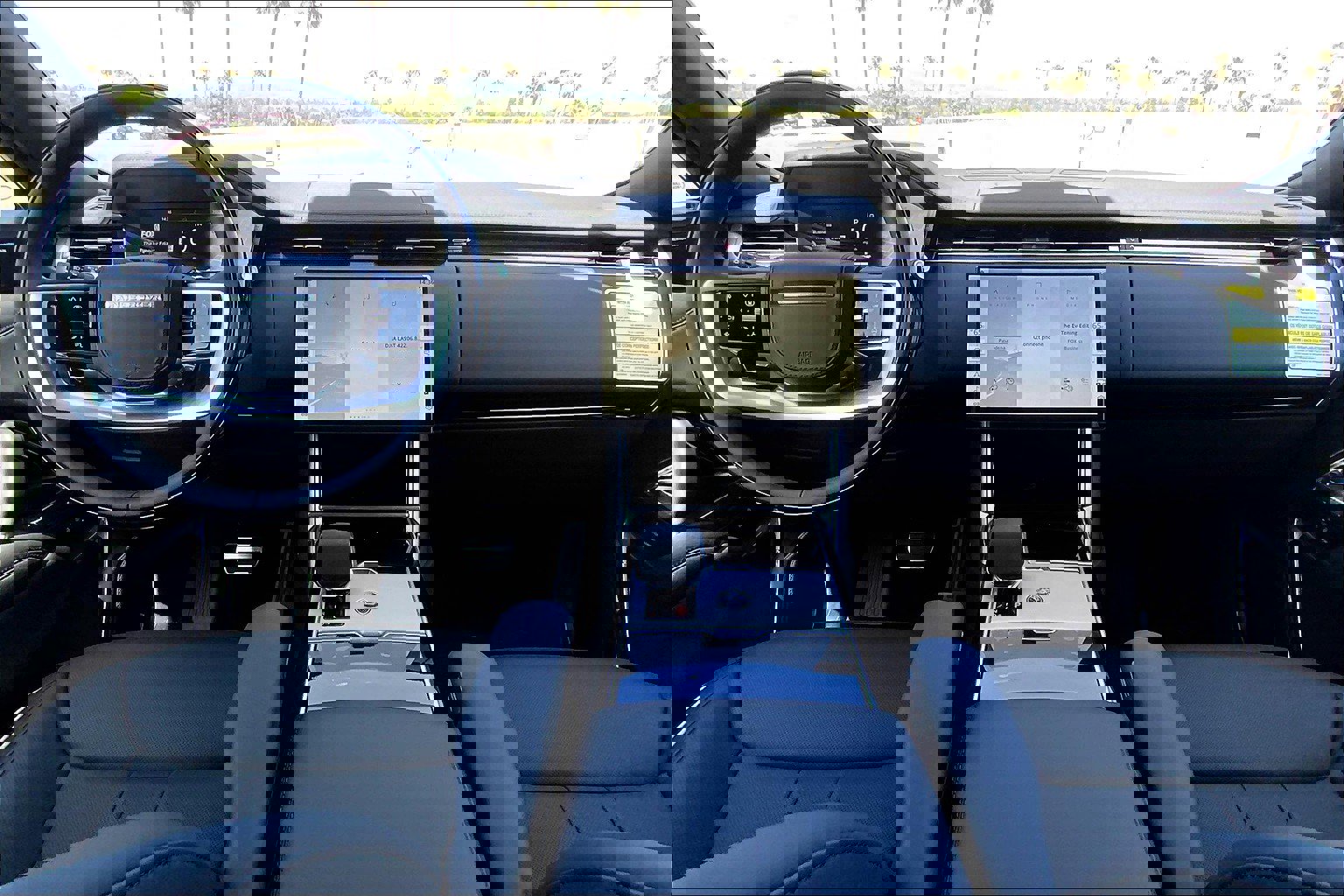 New 2025 Land Rover Range Rover Long Wheelbase SE image 7