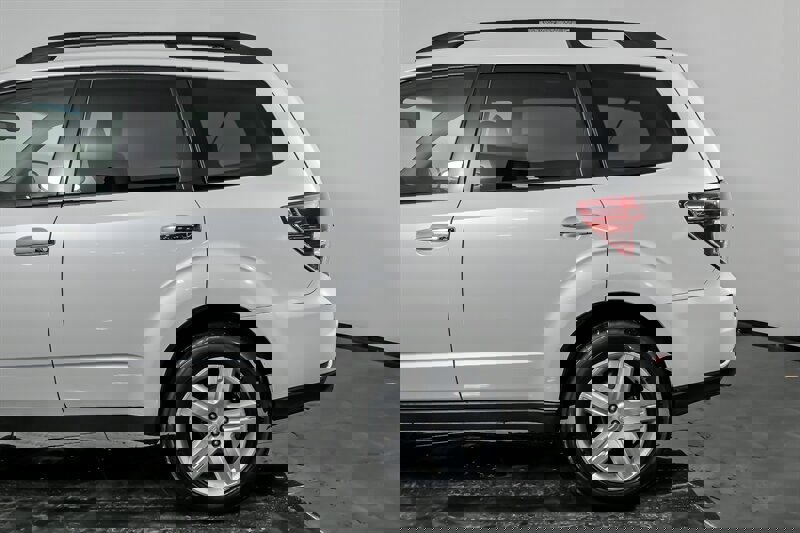 Used 2010 Subaru Forester 2.5X Limited image 7