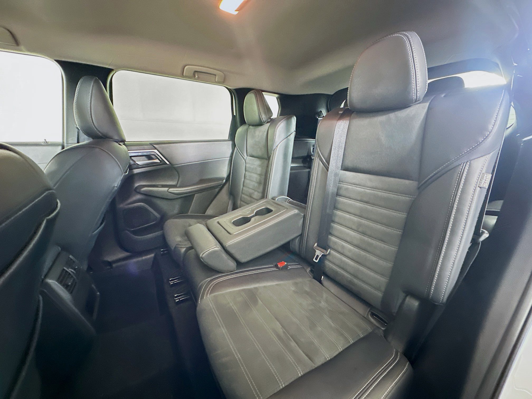 Used 2024 Mitsubishi Outlander SE image 28