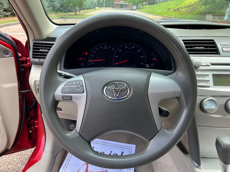 Used 2011 Toyota Camry LE FWD image 12
