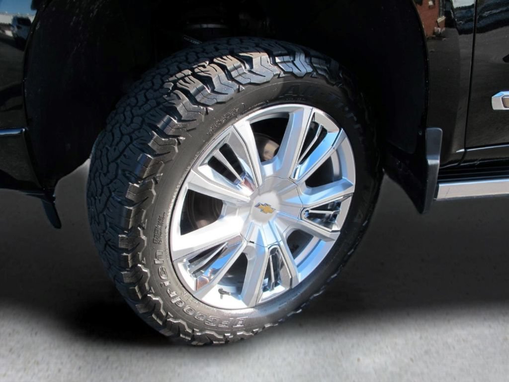 Used 2022 Chevrolet Silverado 1500 High Country w/ High Country Premium Package AWD/4WD image 25
