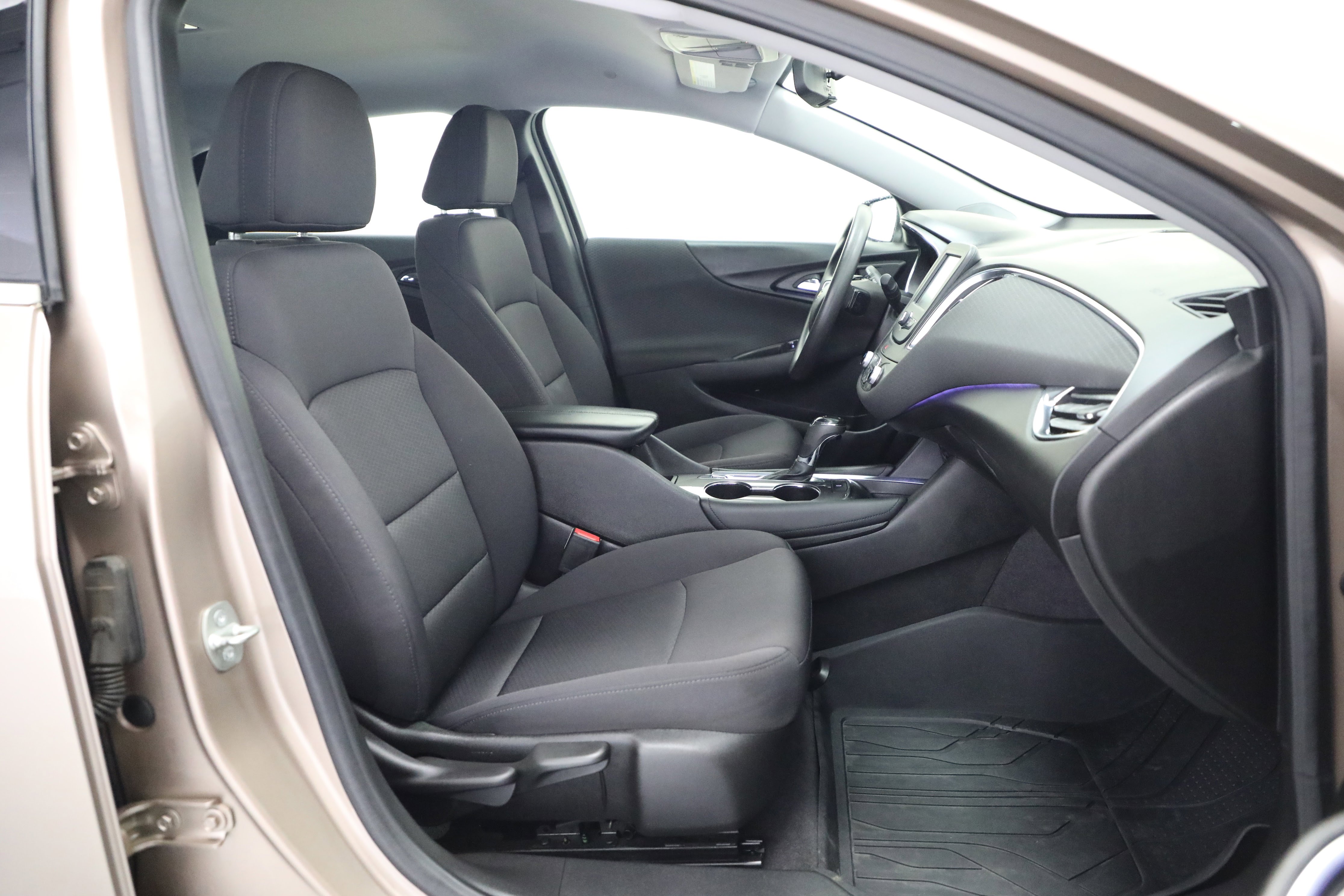 Used 2018 Chevrolet Malibu Hybrid image 9