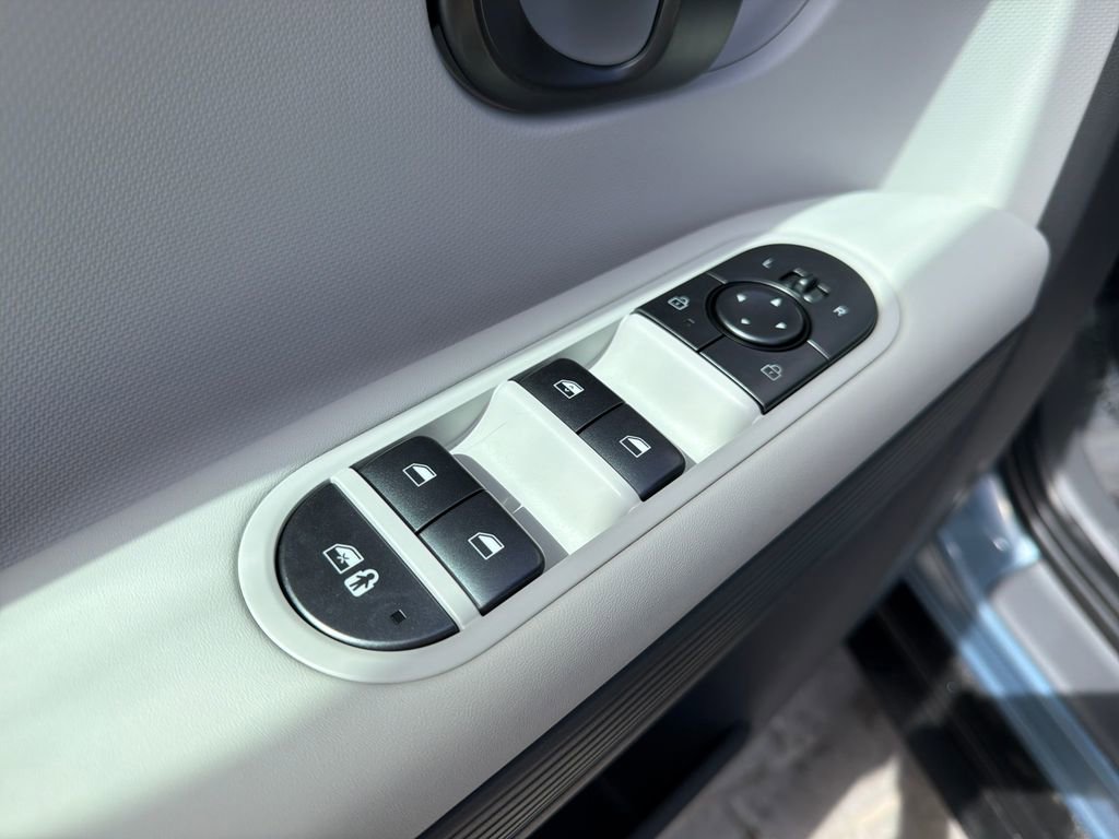 Used 2025 Hyundai Ioniq 5 SE image 11