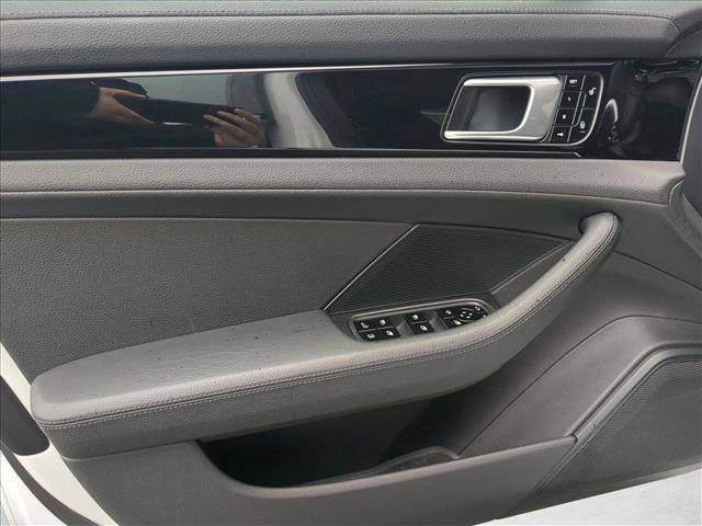 Used 2018 Porsche Panamera 4 image 10