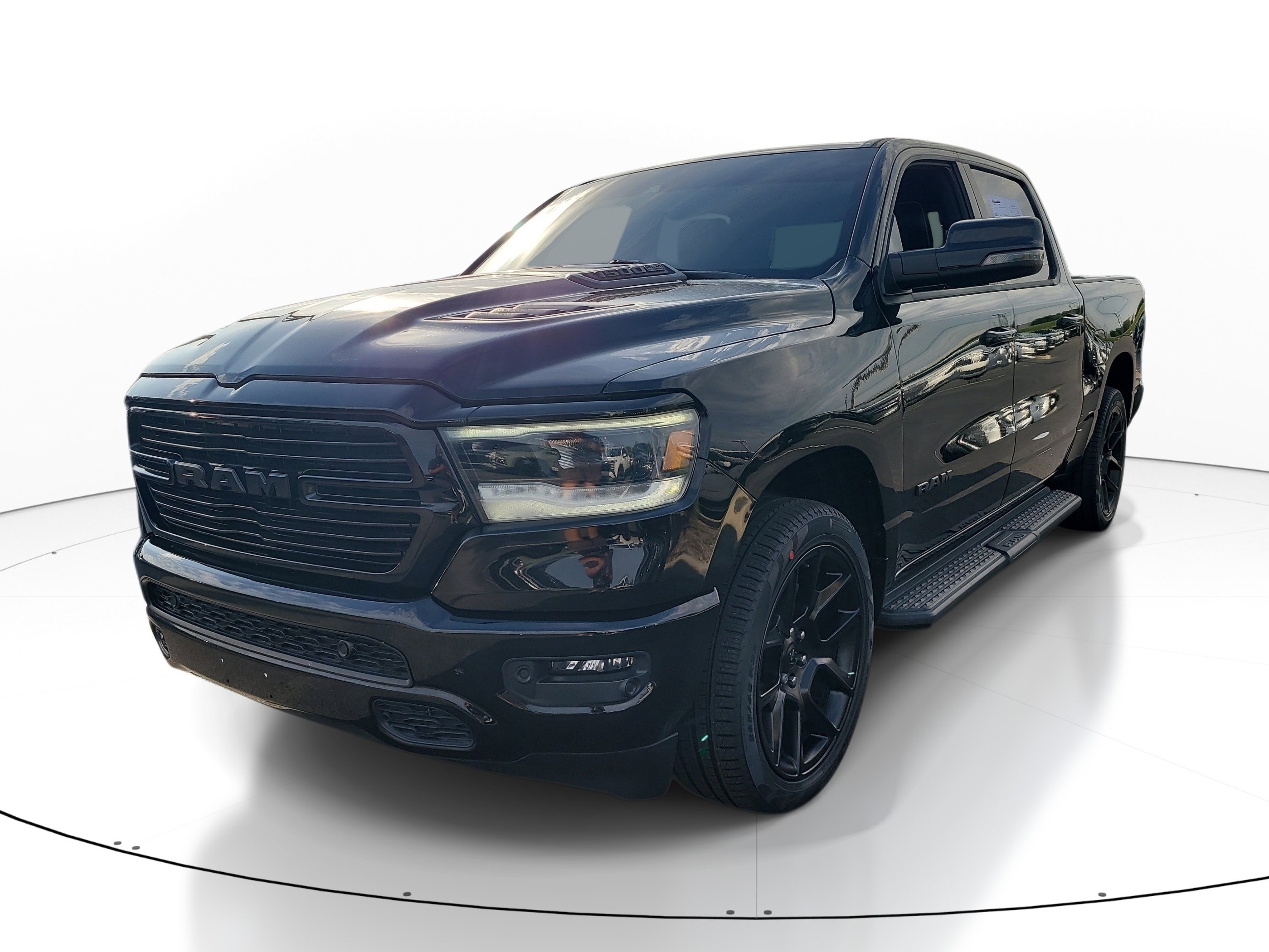 Used 2023 RAM 1500 Laramie AWD/4WD image 3