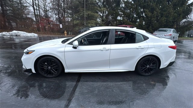 Used 2025 Toyota Camry SE image 7