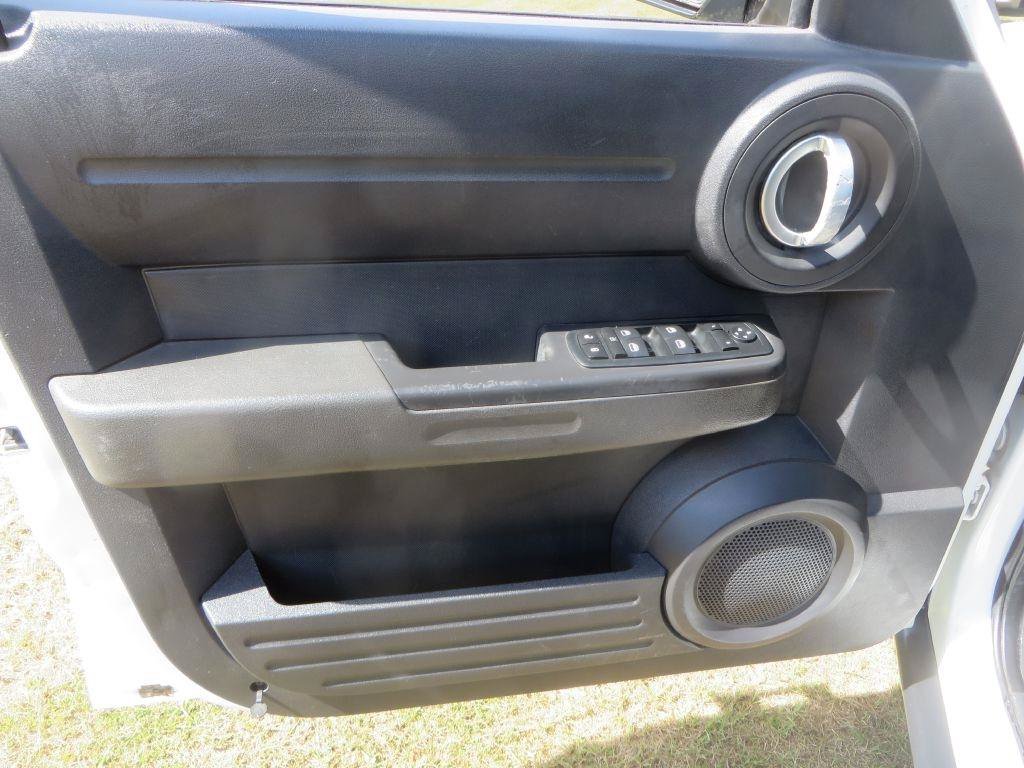 Used 2011 Dodge Nitro Heat w/ Popular Equipment Group RWD image 10