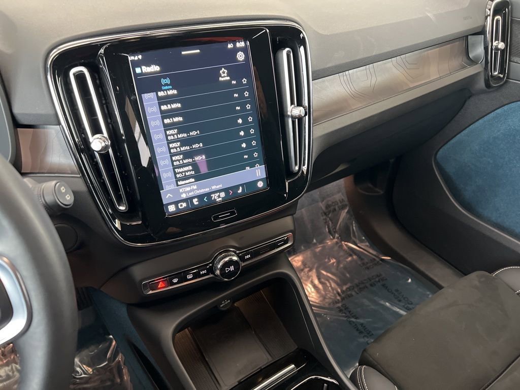 Used 2023 Volvo XC40 Recharge Ultimate w/ Protection Package Premier image 18