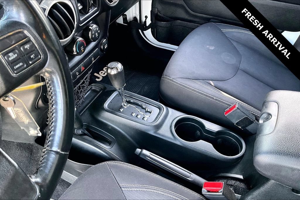 Used 2018 Jeep Wrangler Unlimited Sahara w/ Connectivity Group AWD/4WD image 8