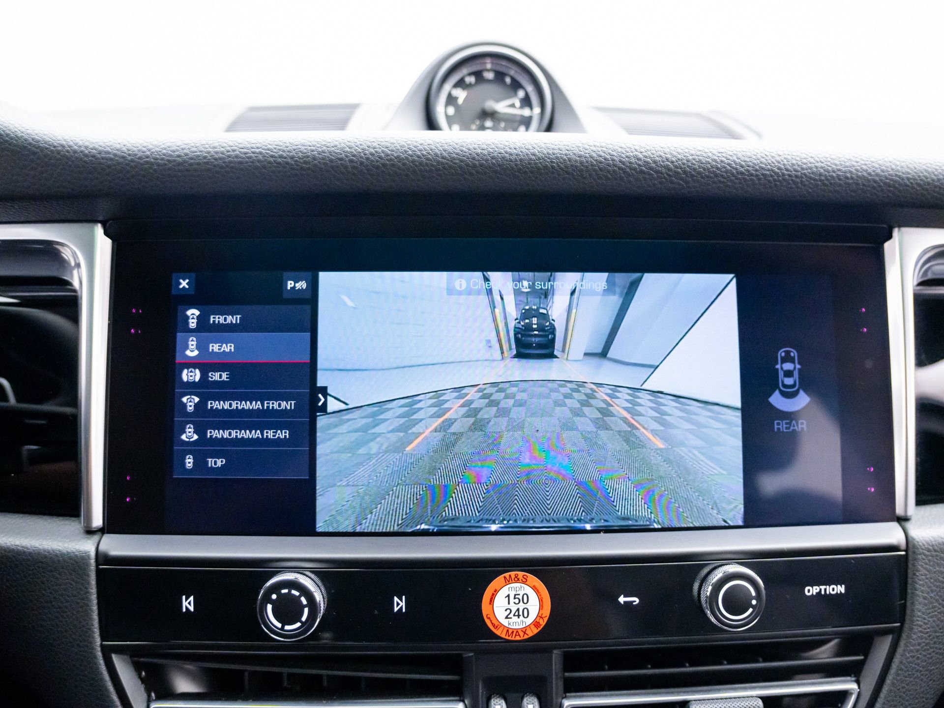 Certified 2025 Porsche Macan AWD/4WD image 27