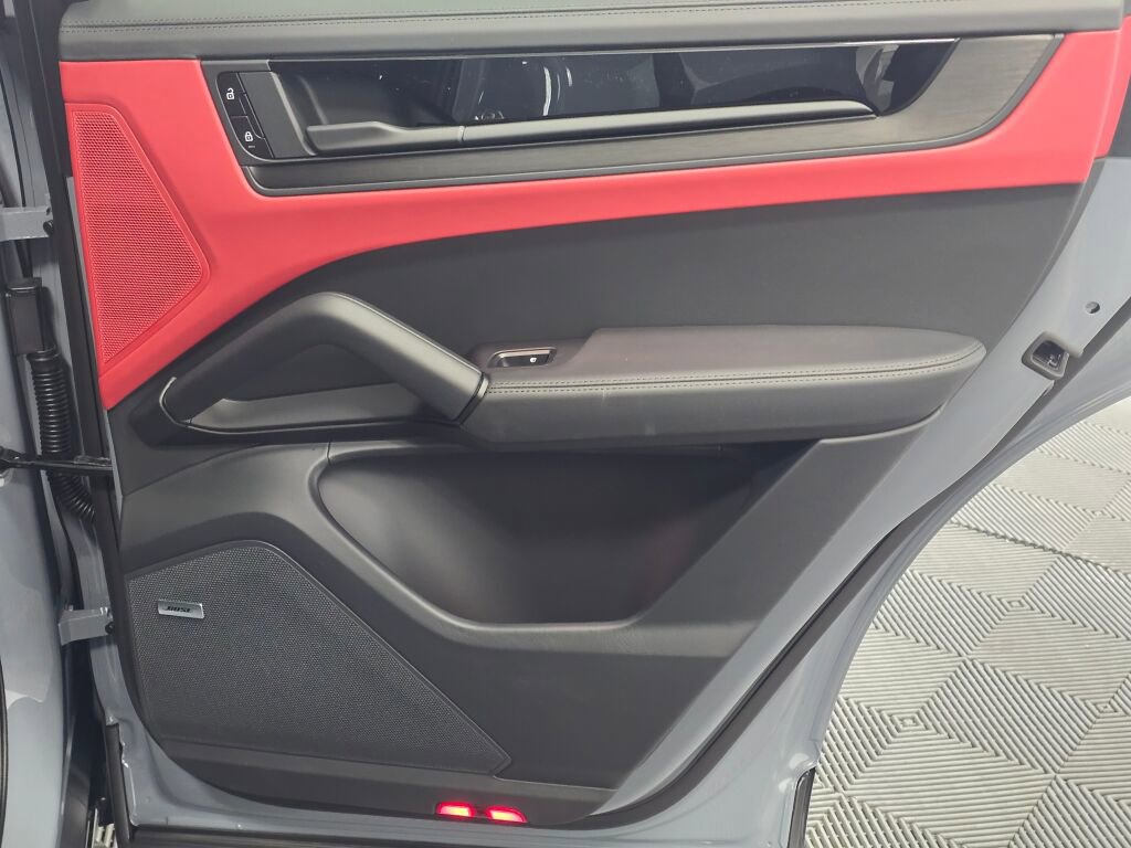 New 2026 Porsche Cayenne GTS image 27