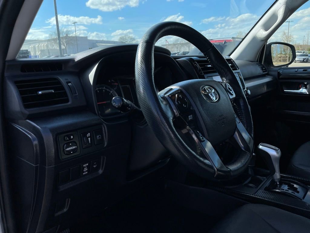 Used 2024 Toyota 4Runner TRD Off-Road Premium AWD/4WD image 28