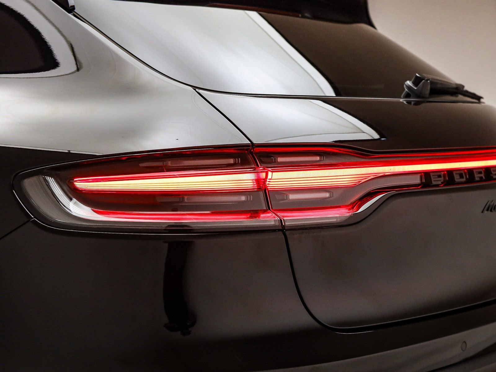 Certified 2025 Porsche Macan S AWD/4WD image 20