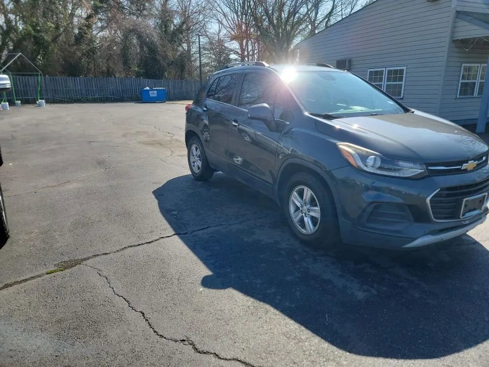 Used 2018 Chevrolet Trax LT w/ LT Convenience Package FWD image 2