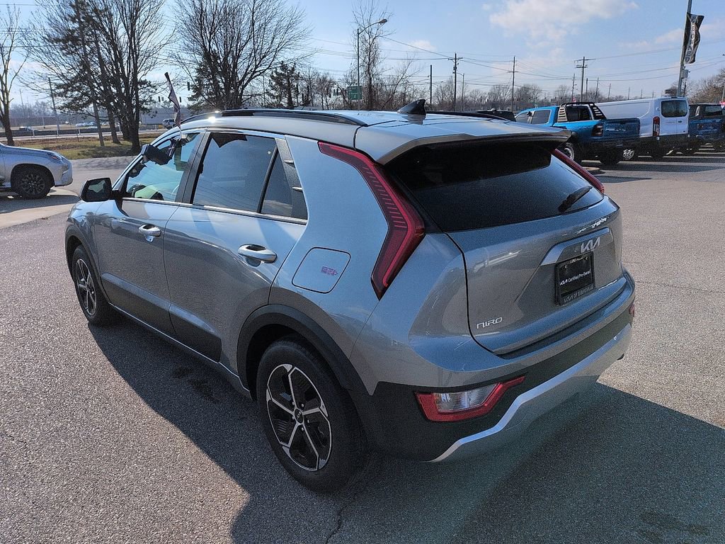 Certified 2025 Kia Niro LX image 5