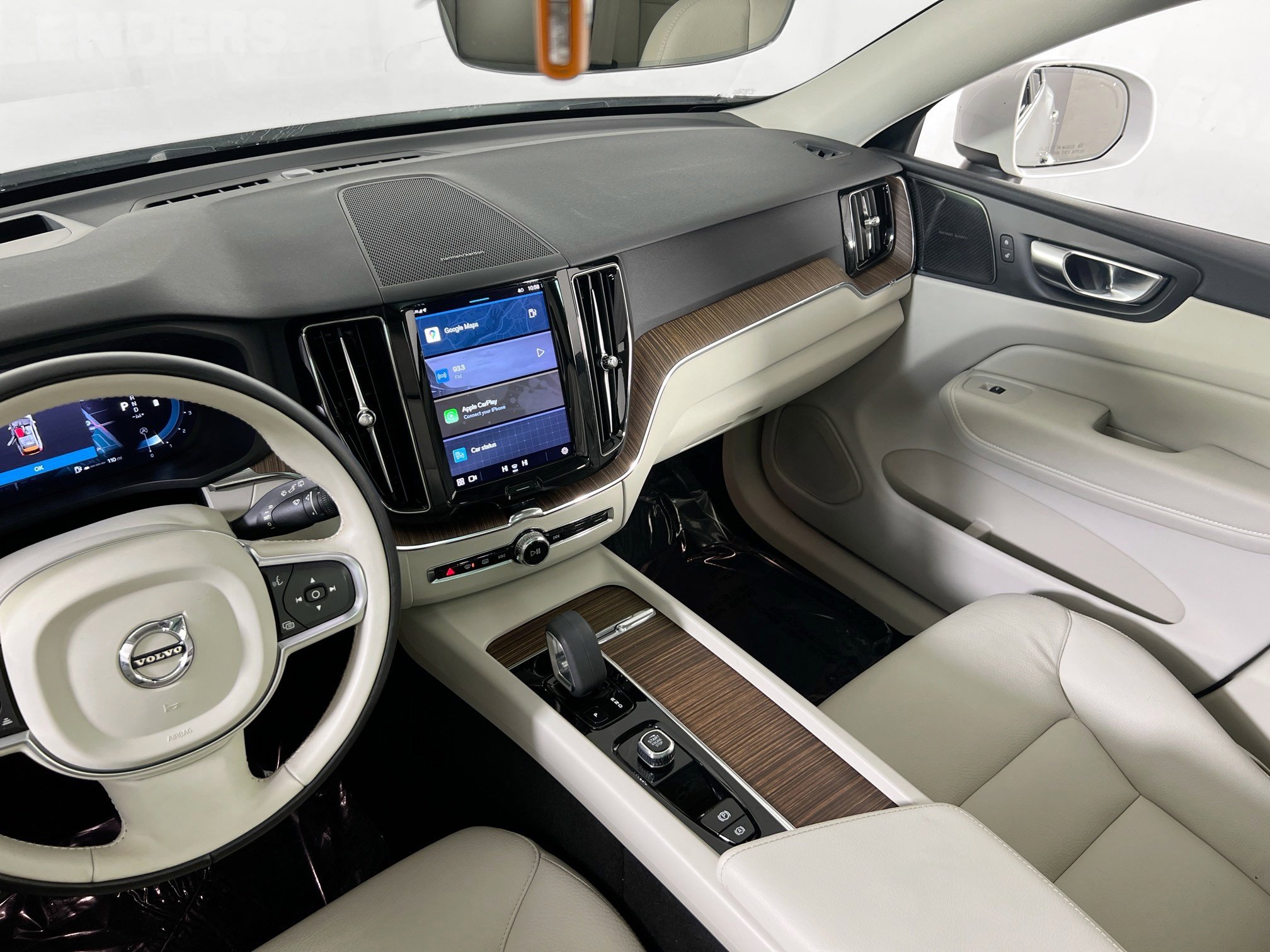 Used 2022 Volvo XC60 B5 Momentum w/ Advanced Package image 23