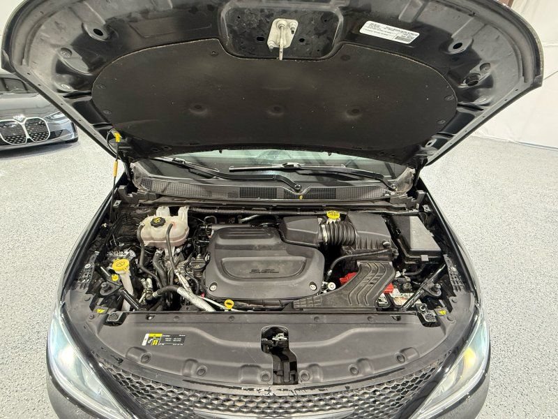 Used 2019 Chrysler Pacifica Limited FWD image 15