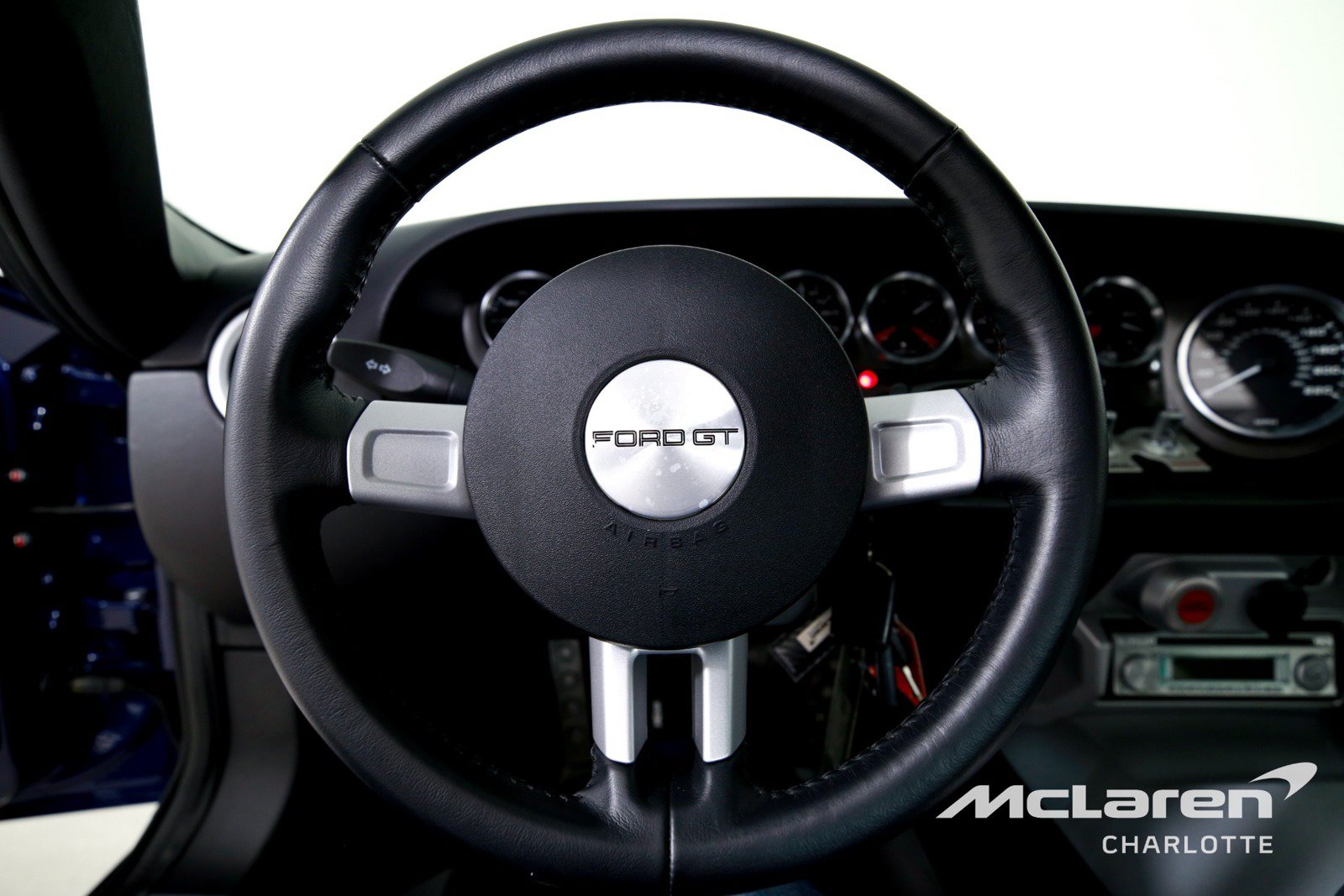 Used 2005 Ford GT RWD image 15