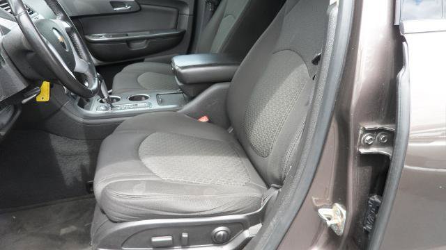 Used 2009 Chevrolet Traverse LT FWD image 24