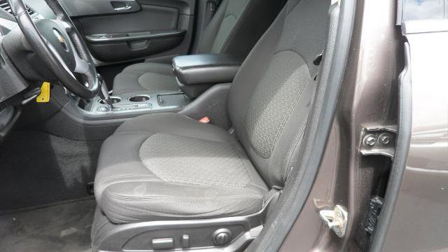 Used 2009 Chevrolet Traverse LT FWD image 24